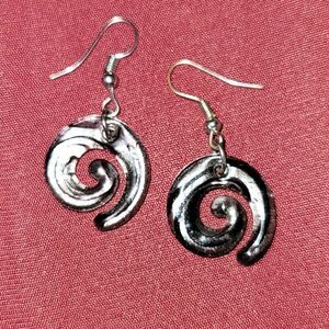 Cool Glass Silver And Black Swirl Earings